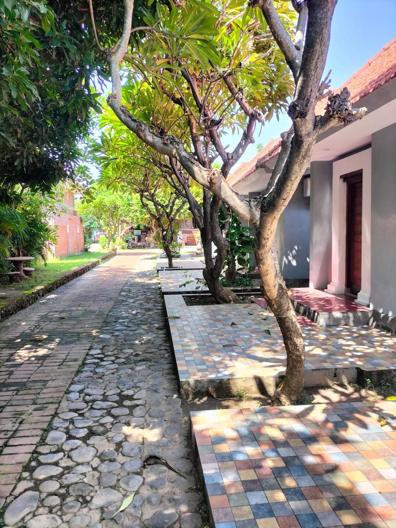 Hotel Seaside Lovina Ngoại thất bức ảnh