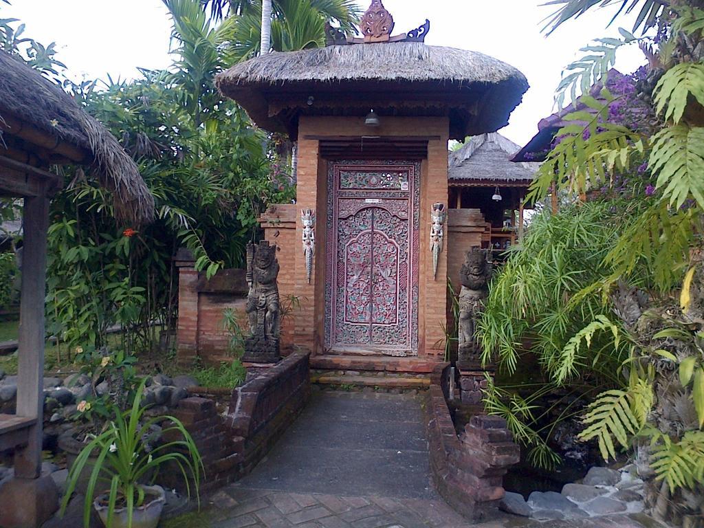 Hotel Seaside Lovina Ngoại thất bức ảnh