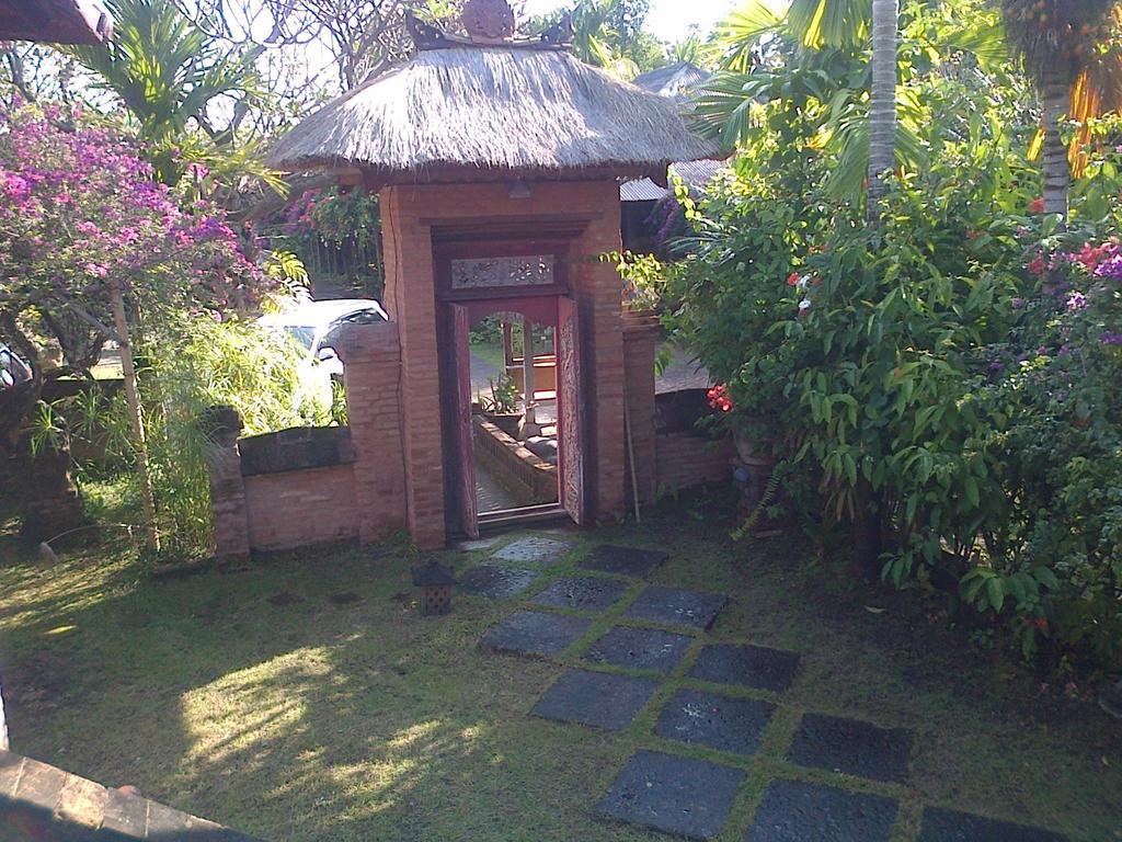 Hotel Seaside Lovina Ngoại thất bức ảnh