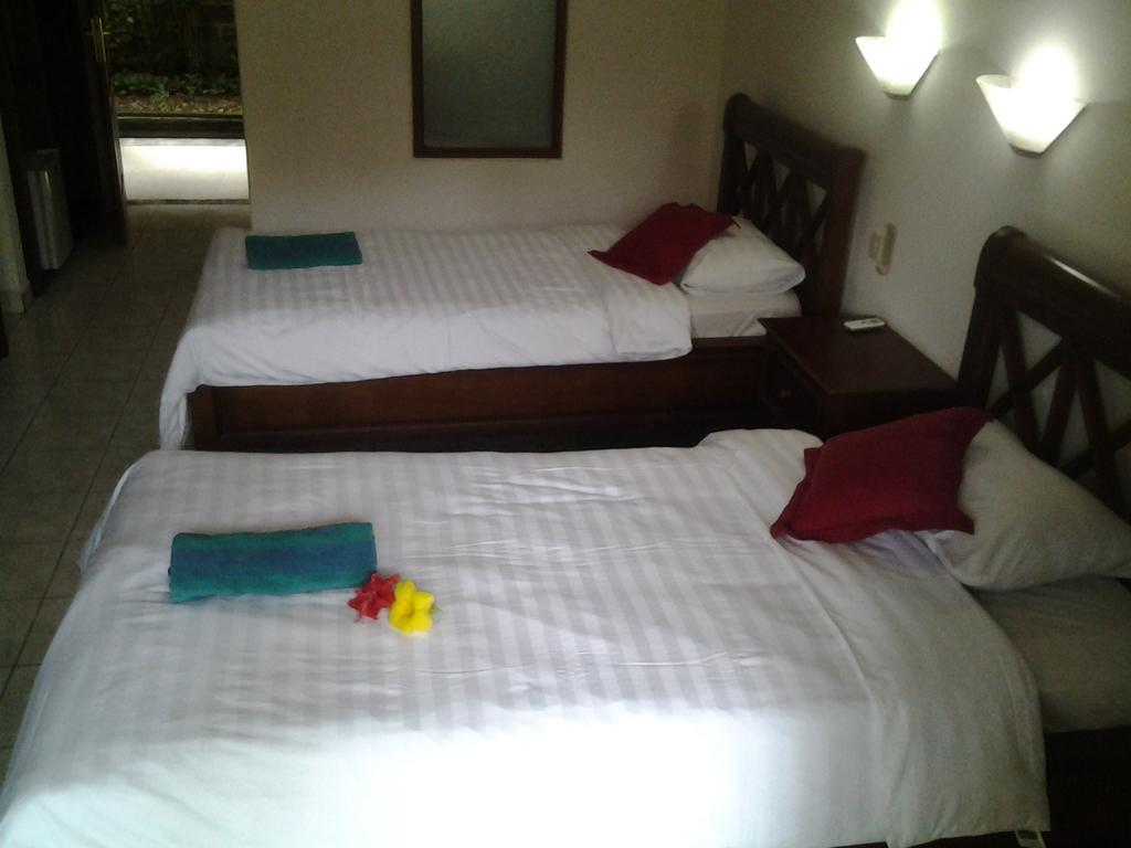 Hotel Seaside Lovina Ngoại thất bức ảnh